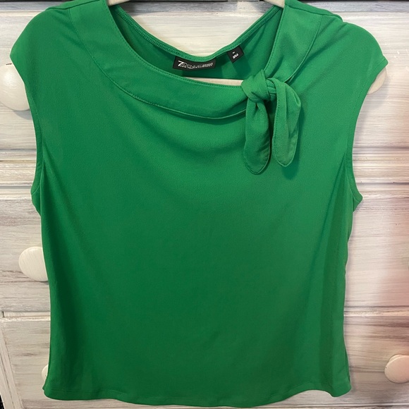 Bundle of 3 women’s sleeveless shirts - Picture 8 of 10